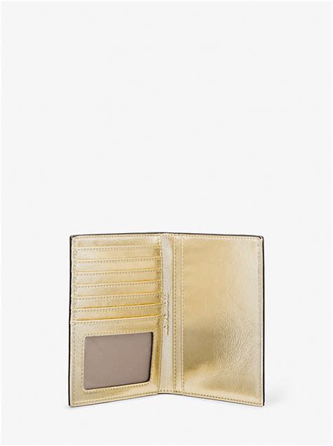 paspoorthoes michael kors|Signature Logo Passport Case and Luggage Tag Gift Set.